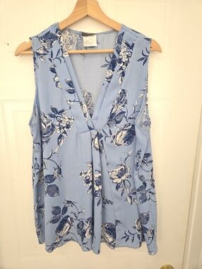 XL Sleeveless V Neck Blue Lightweight Floral Top